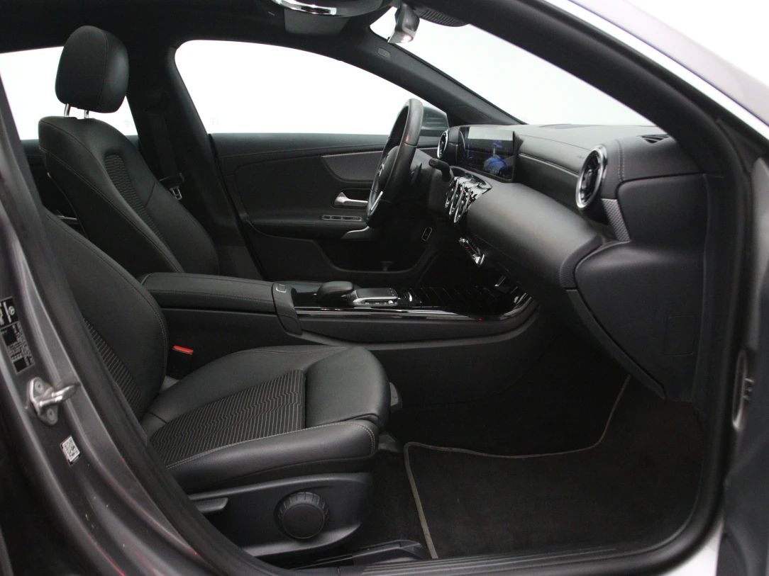 Mercedes-Benz CLA200 | 10