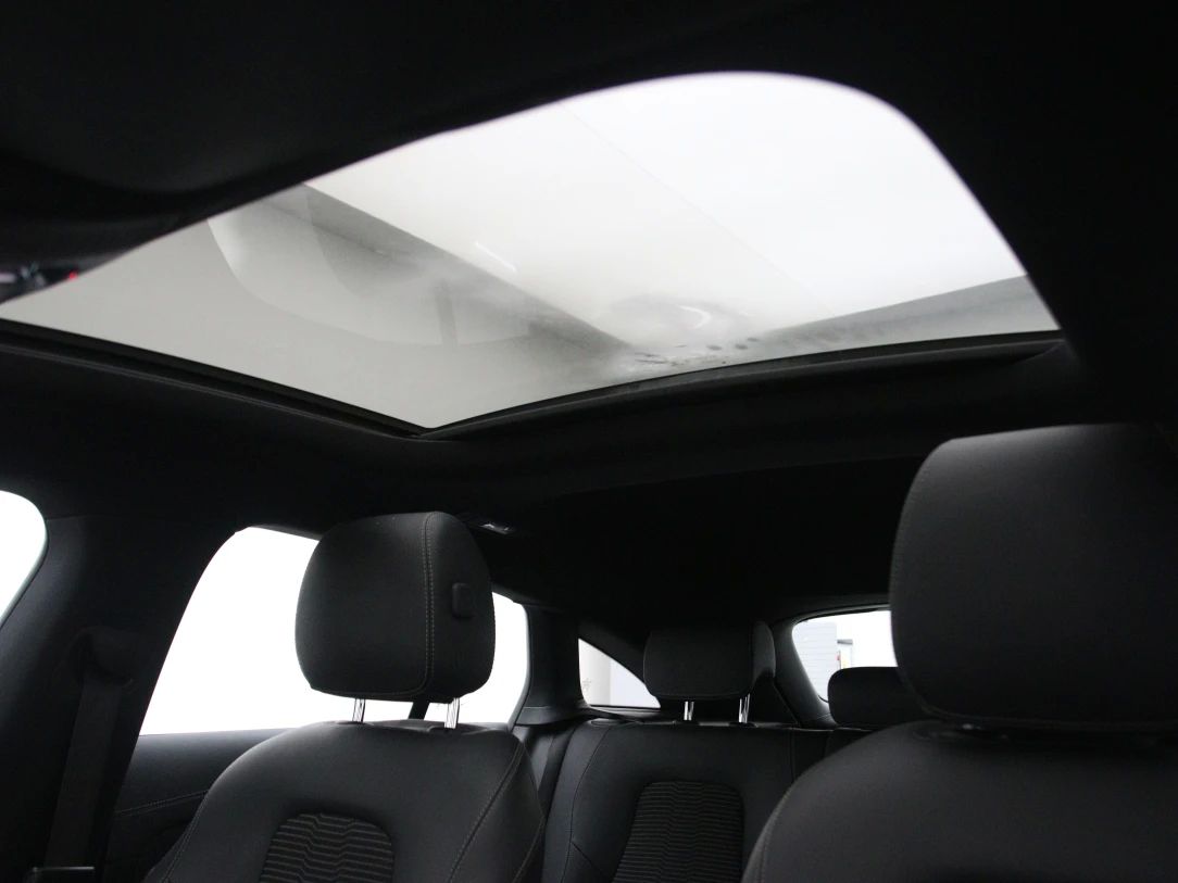 Mercedes-Benz CLA200 | 35