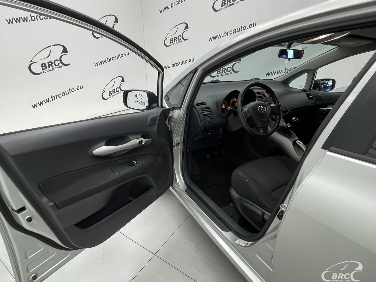 Toyota Auris | 16