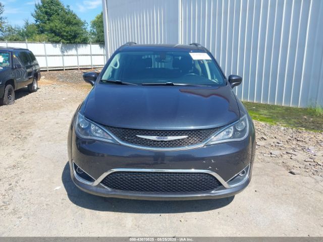 Chrysler Pacifica | 10