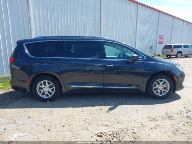 Chrysler Pacifica | 11