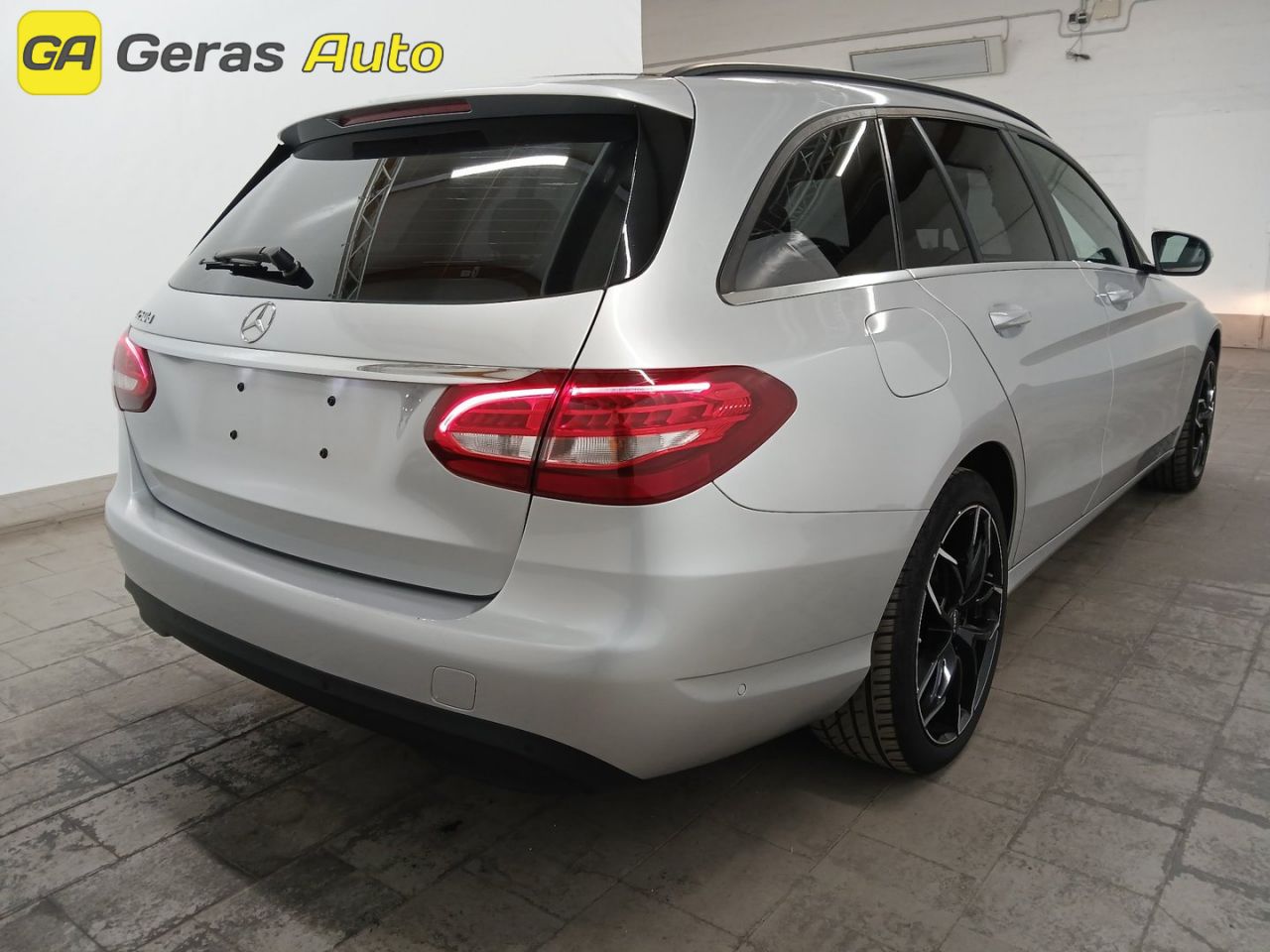 Mercedes-Benz C250 | 3