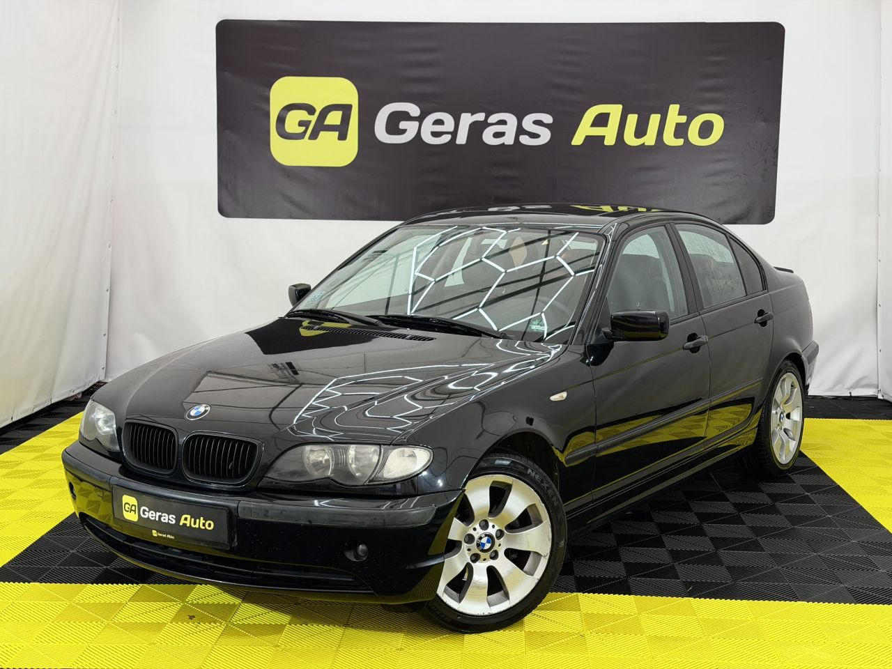 BMW 320, Седан