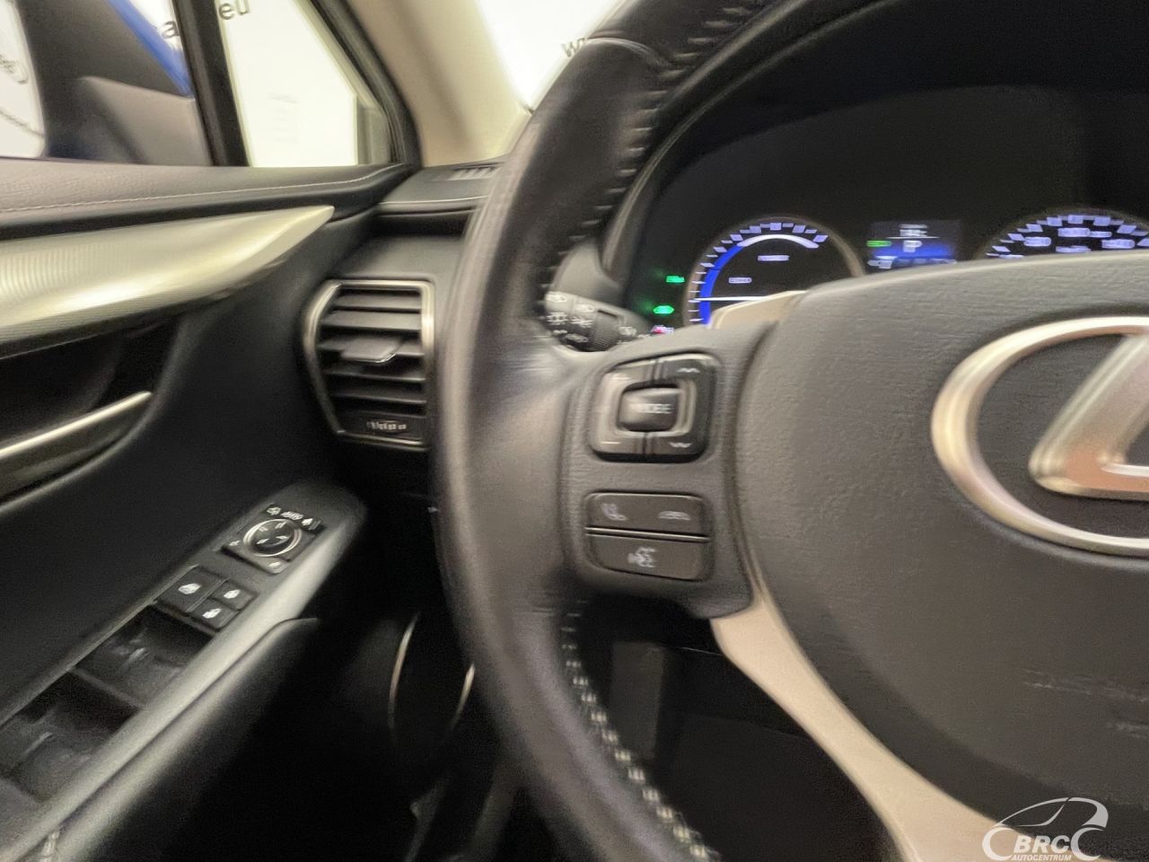 Lexus NX 300h | 29