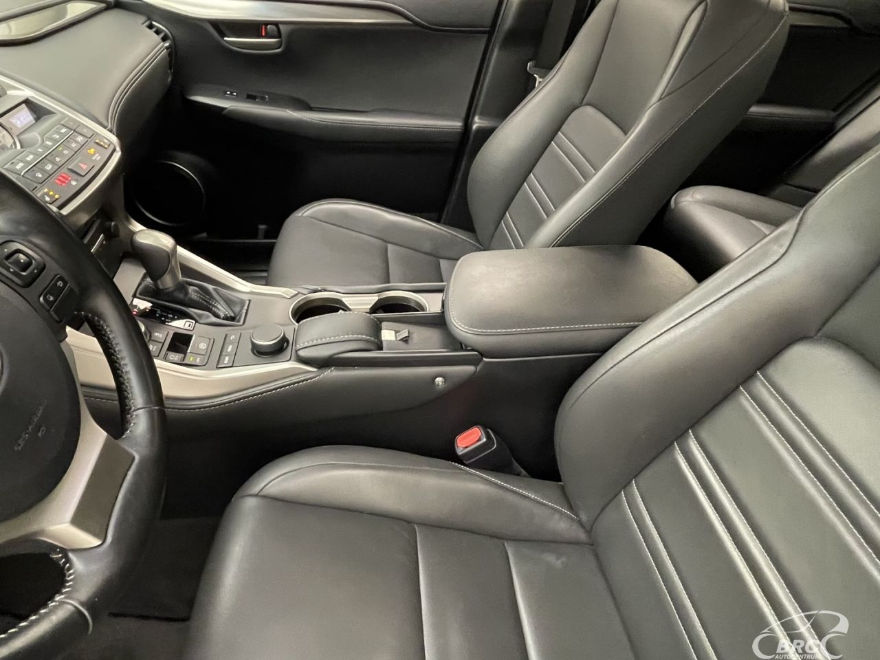 Lexus NX 300h | 23