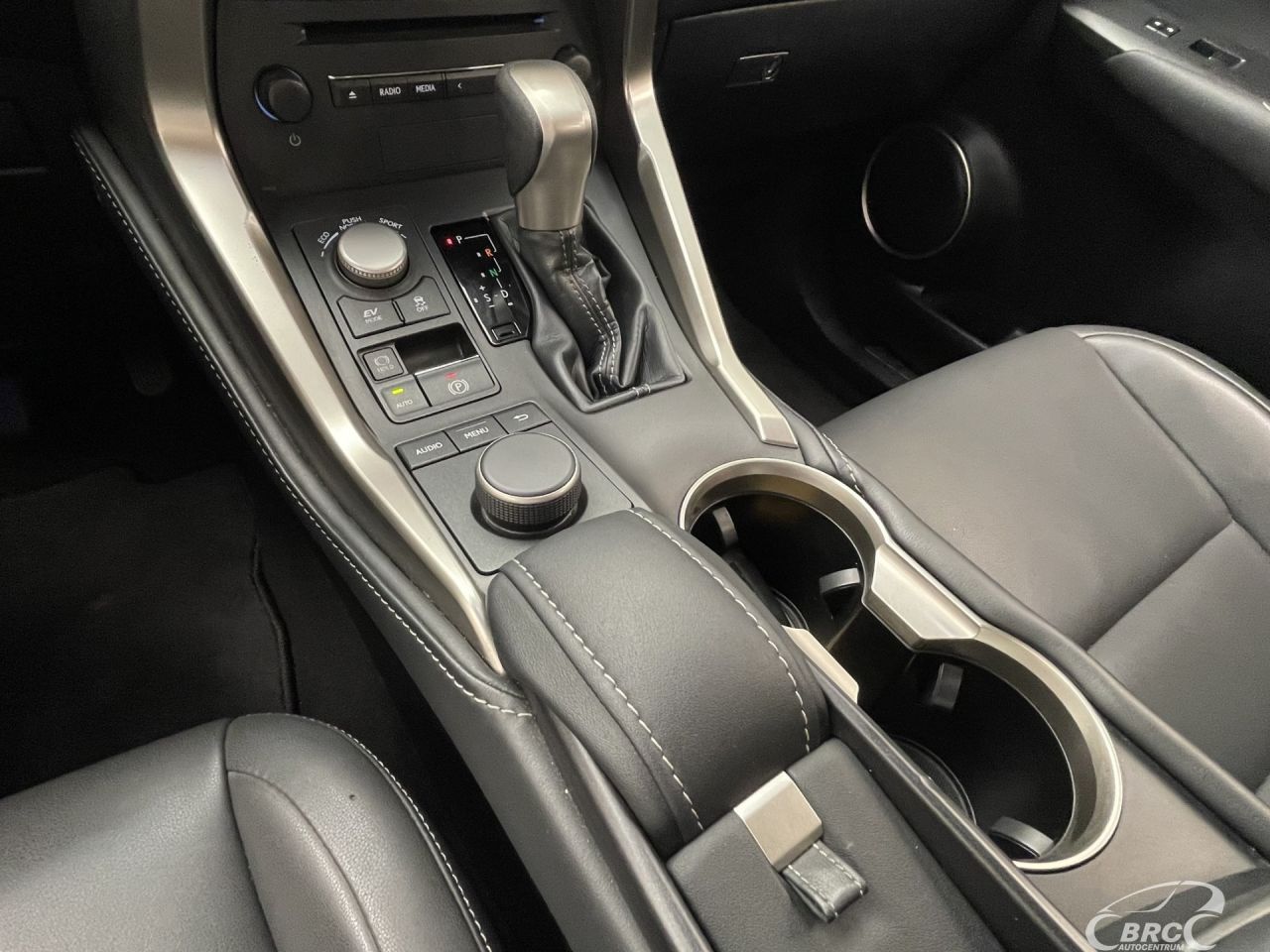 Lexus NX 300h | 25