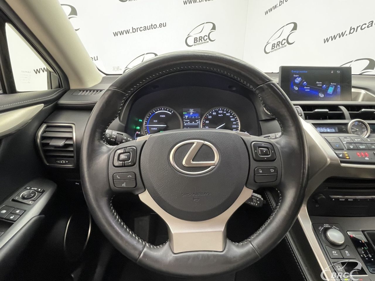 Lexus NX 300h | 27