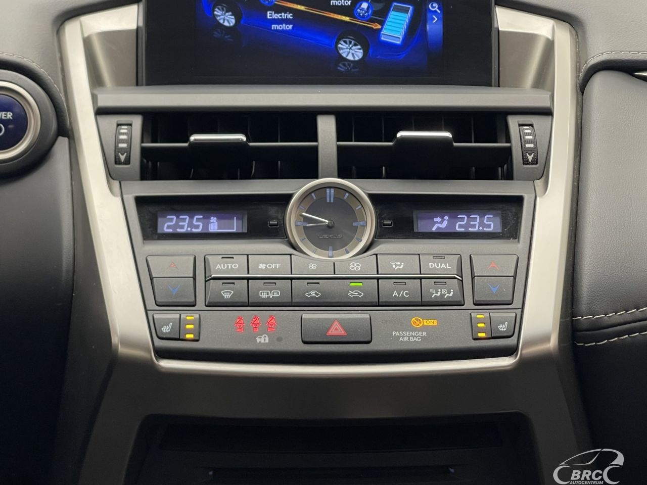 Lexus NX 300h | 16