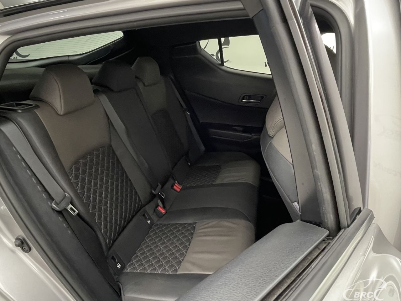 Toyota C-HR | 10