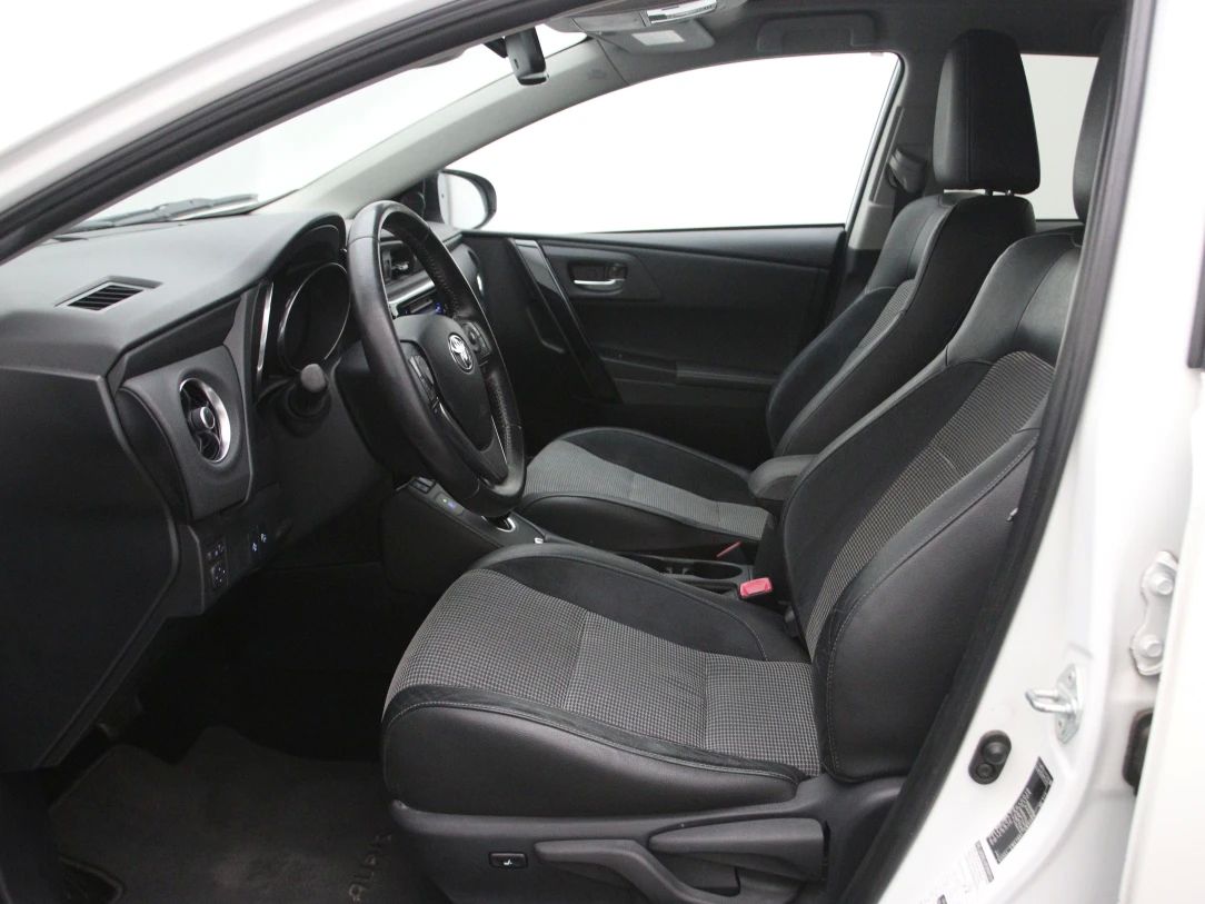 Toyota Auris | 3