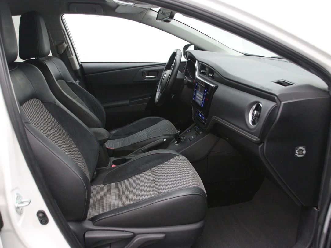 Toyota Auris | 13