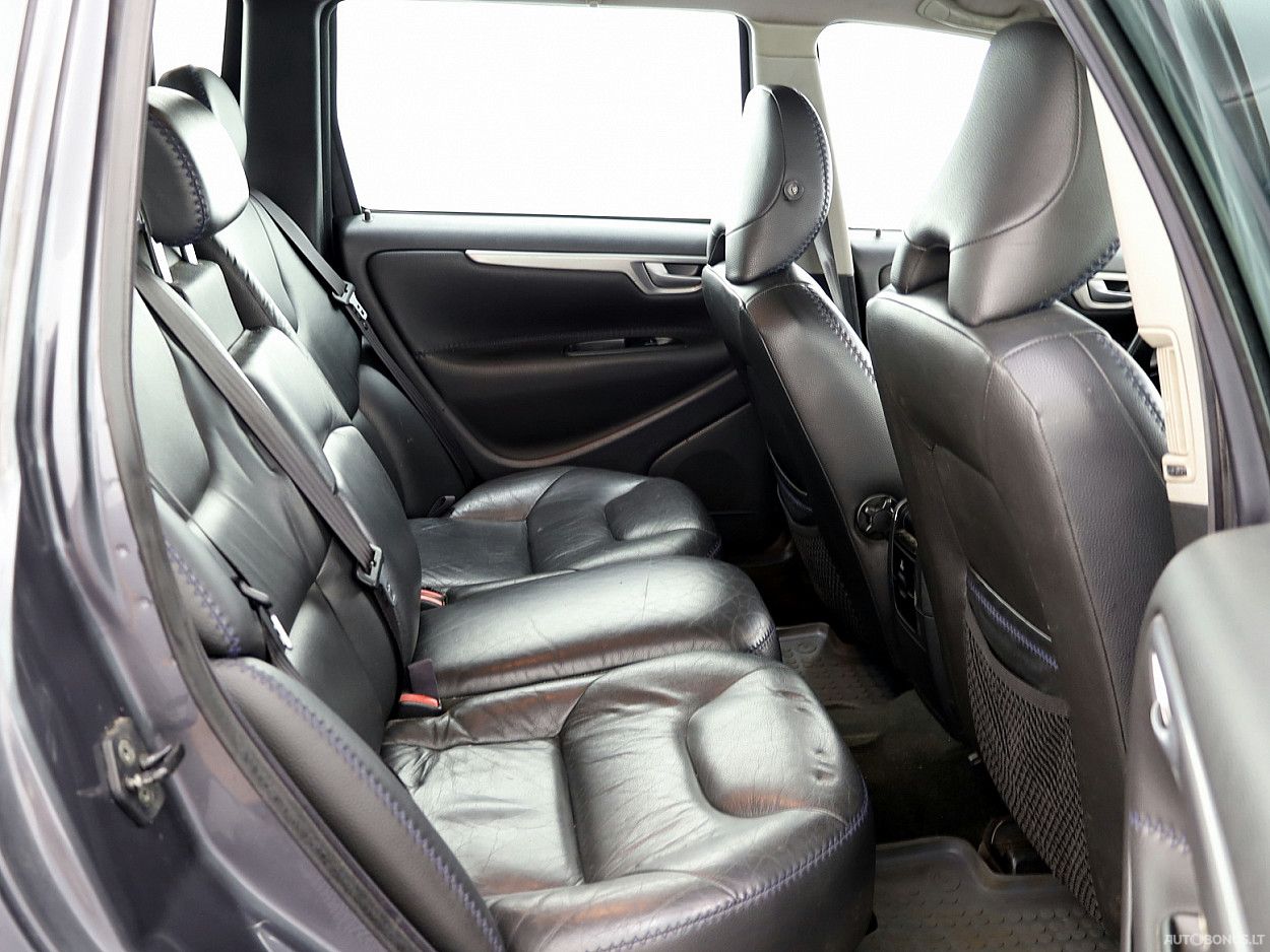 Volvo XC70 | 6