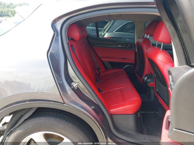 Alfa Romeo Stelvio | 6