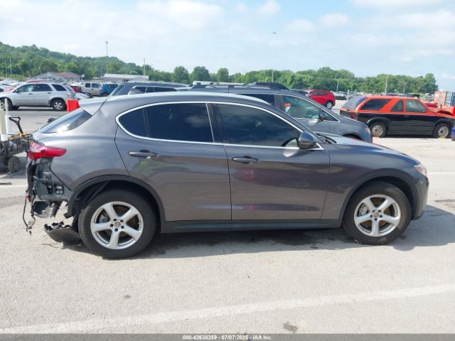 Alfa Romeo Stelvio | 12