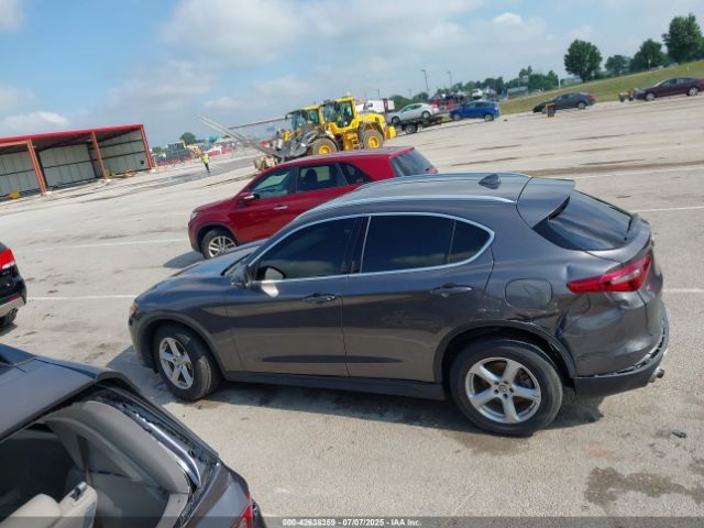 Alfa Romeo Stelvio | 13