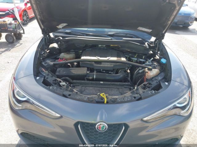 Alfa Romeo Stelvio | 8