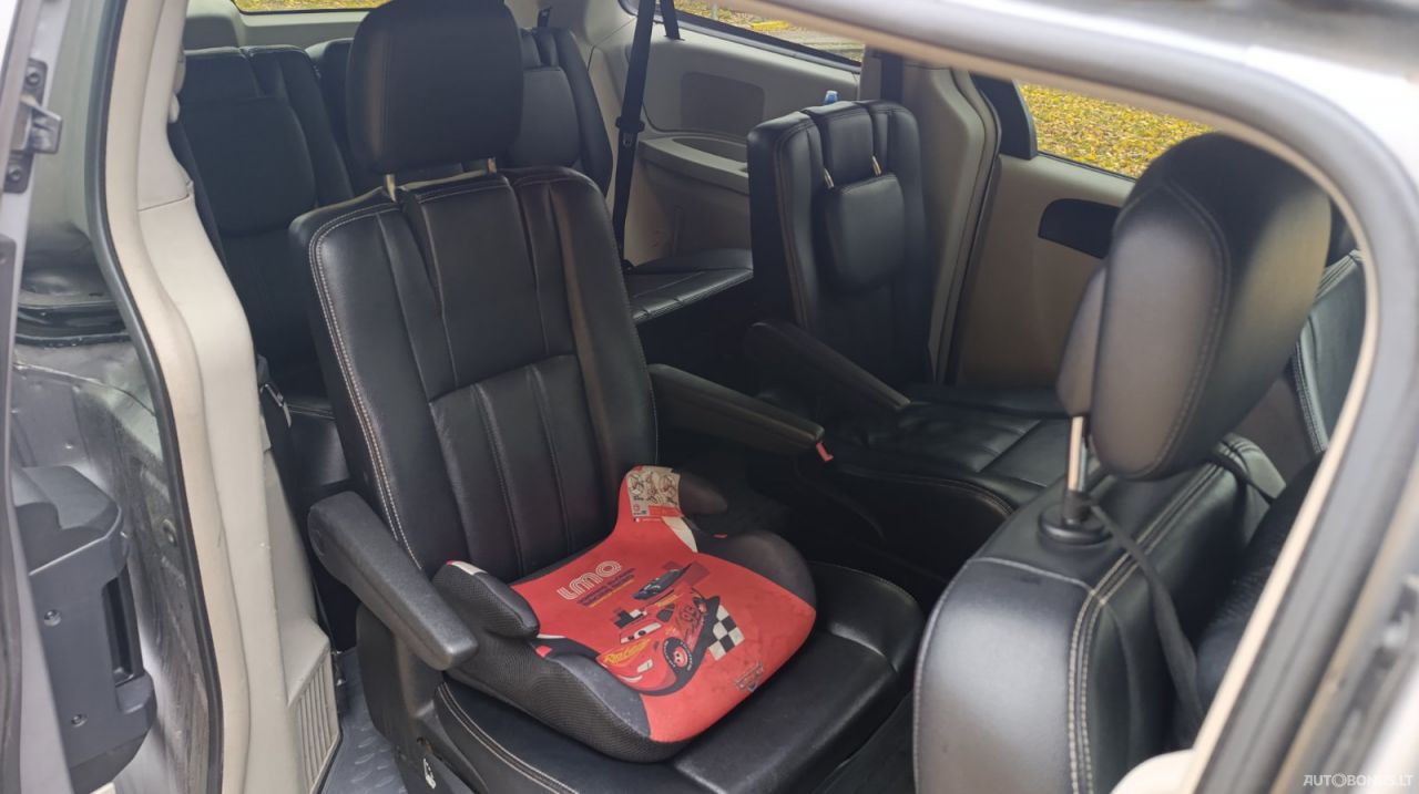 Chrysler Town & Country | 10