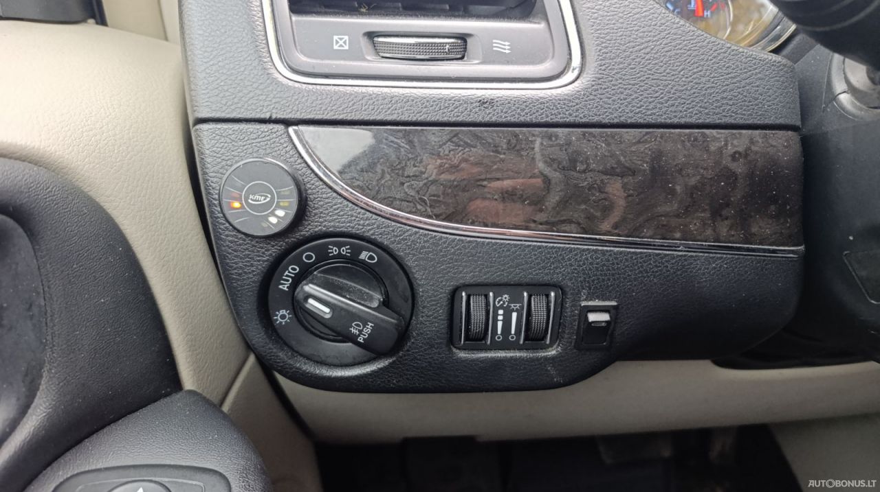 Chrysler Town & Country | 15