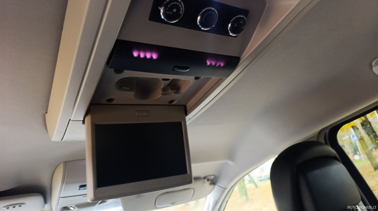 Chrysler Town & Country | 16