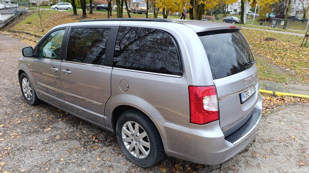 Chrysler Town & Country | 4