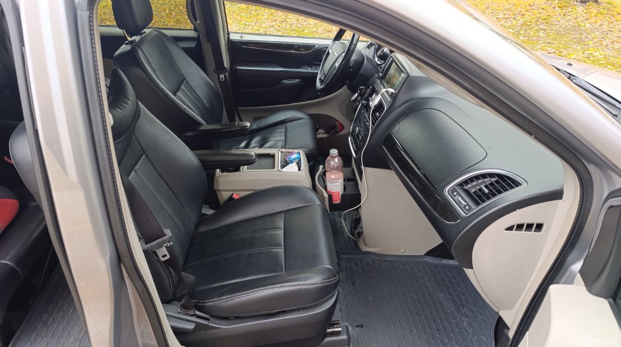 Chrysler Town & Country | 7