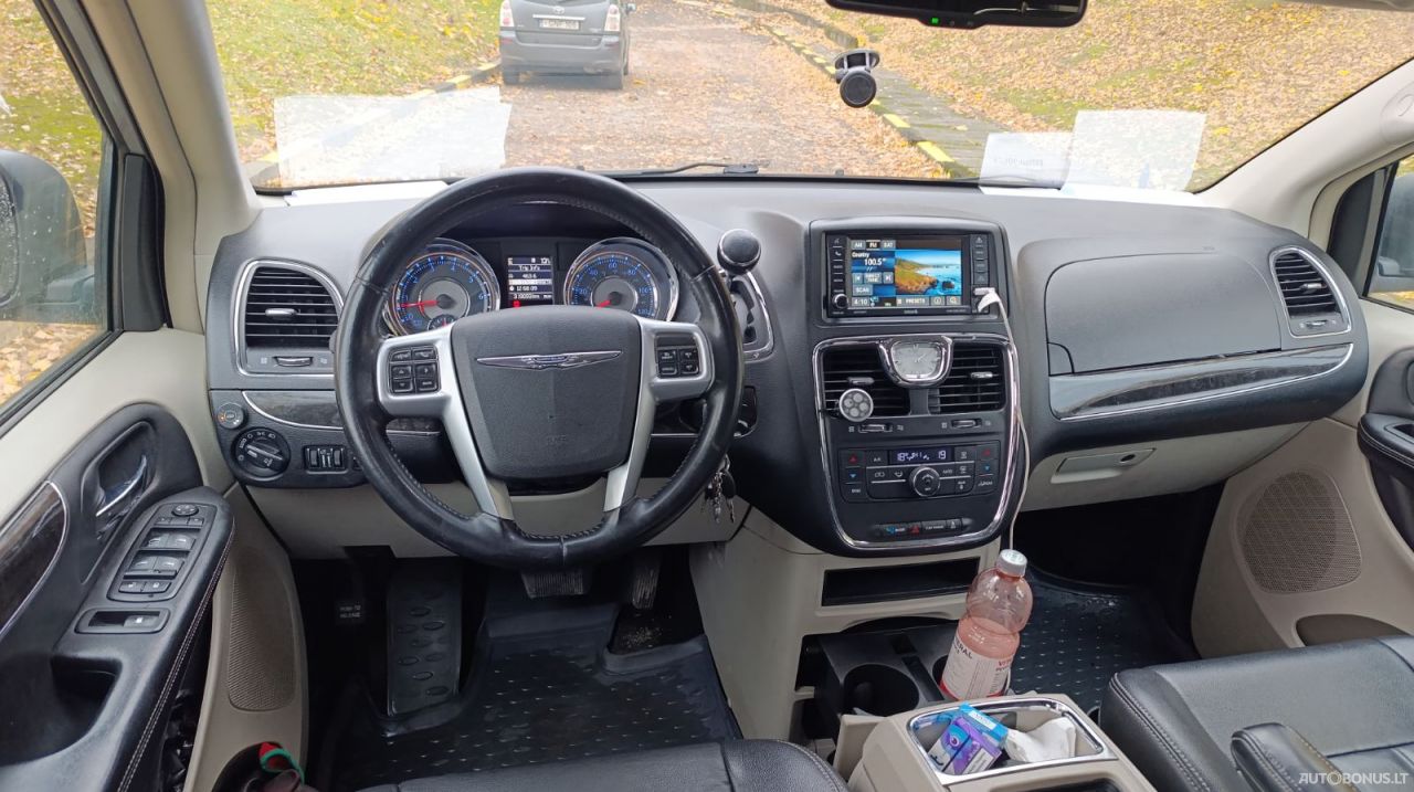 Chrysler Town & Country | 8