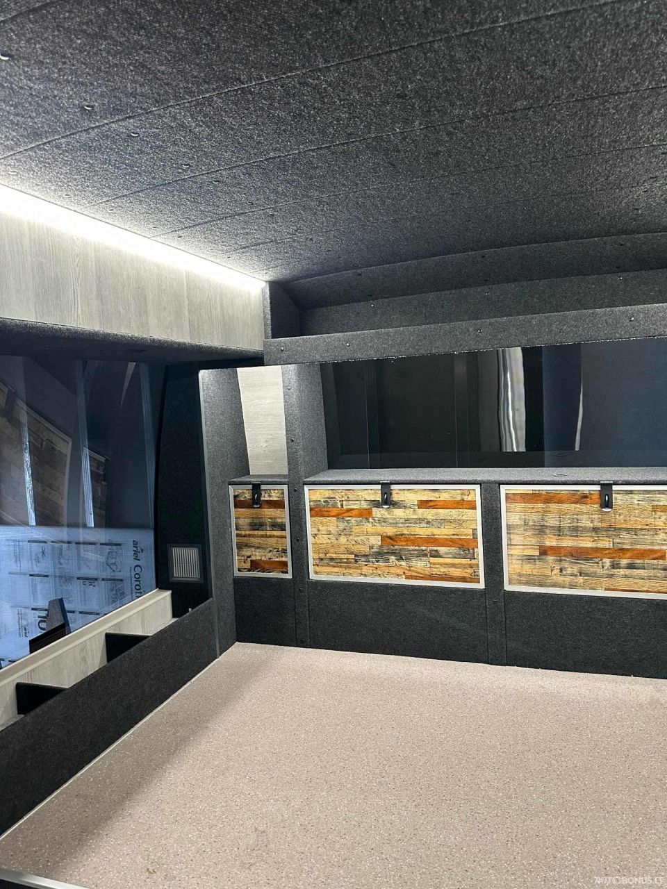 Volvo B12B, Prikabinamas namelis | 9