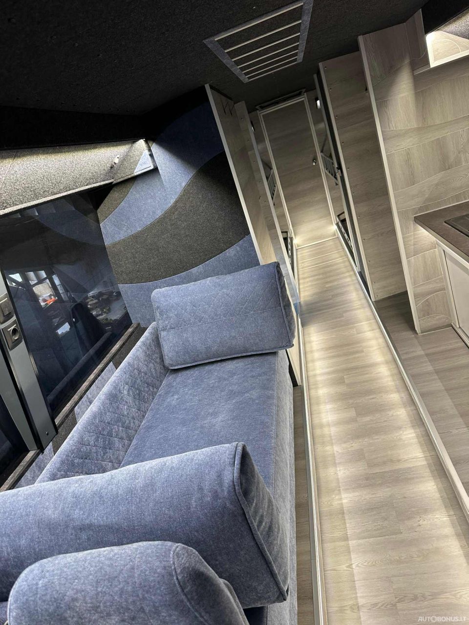 Volvo B12B, Prikabinamas namelis | 12