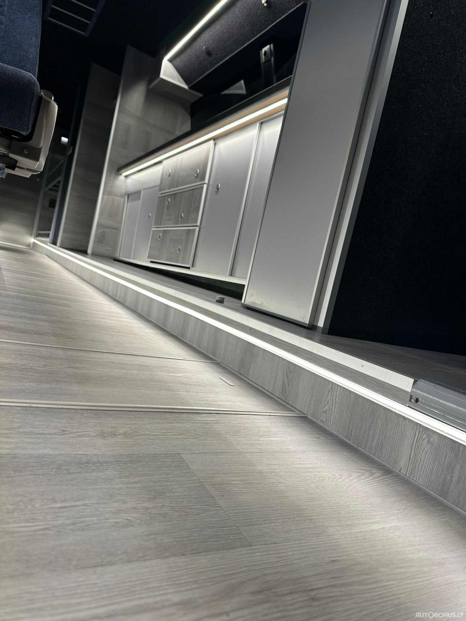 Volvo B12B, Prikabinamas namelis | 13