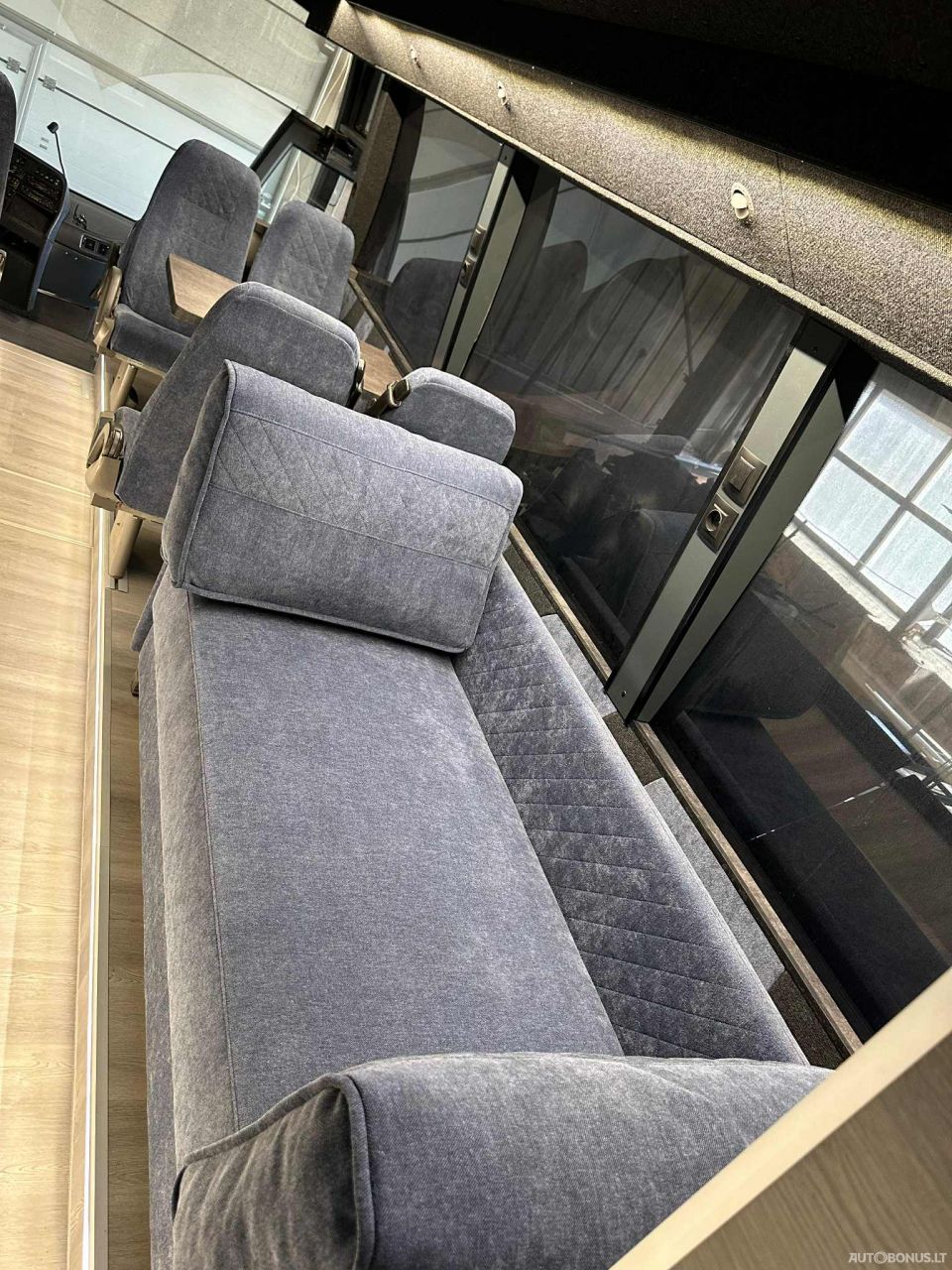 Volvo B12B, Prikabinamas namelis | 14