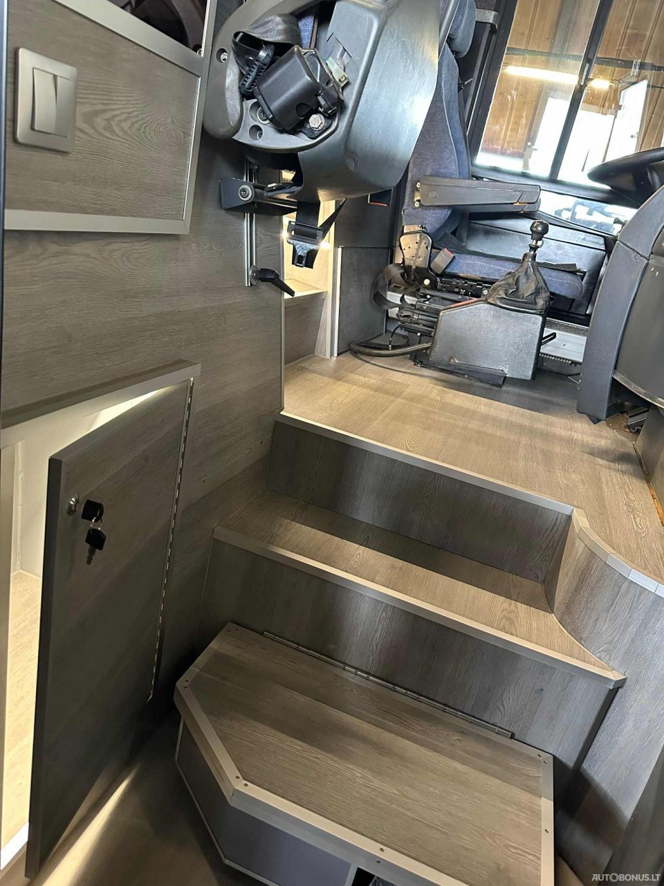 Volvo B12B, Prikabinamas namelis | 15