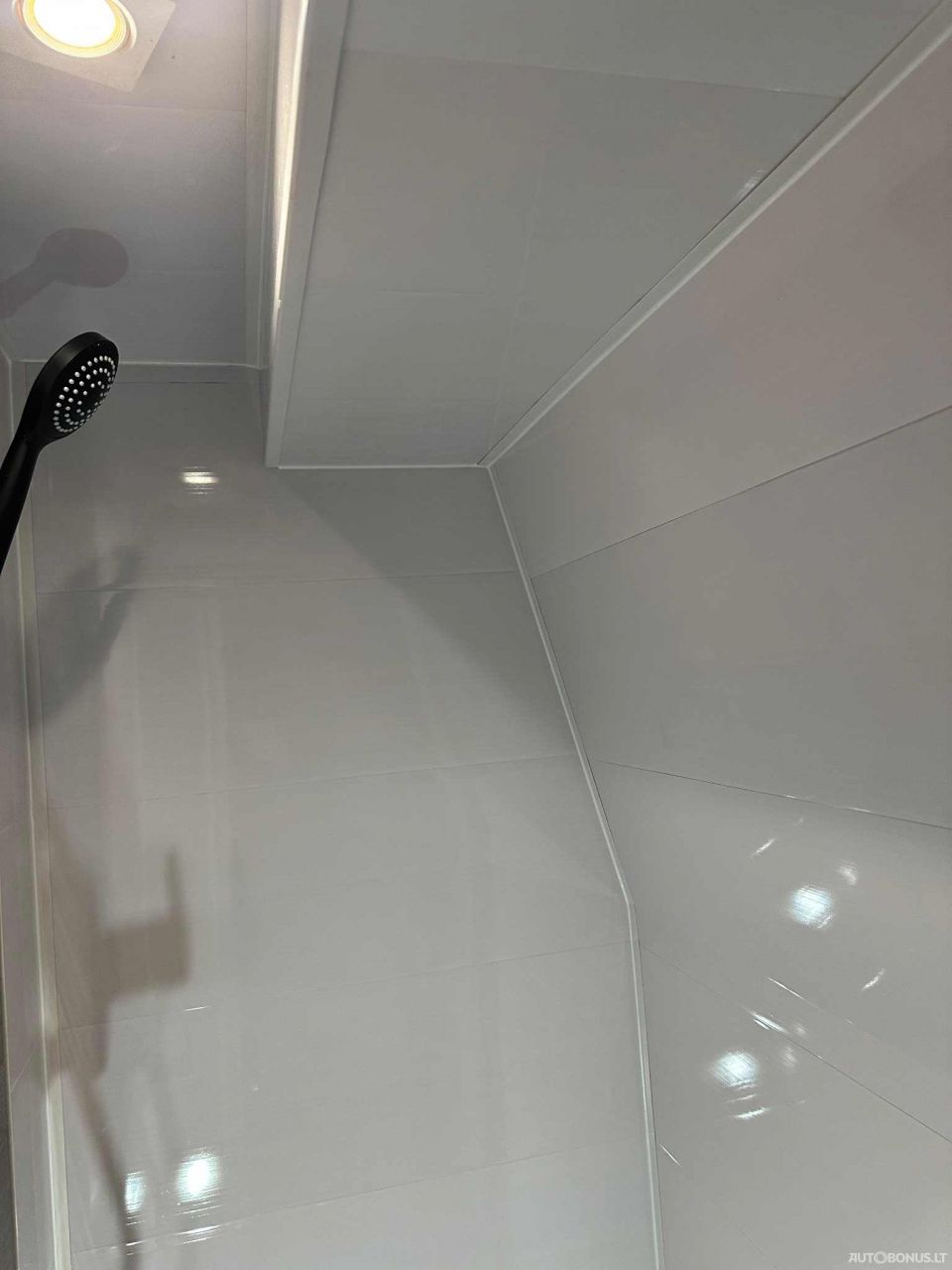 Volvo B12B, Prikabinamas namelis | 17