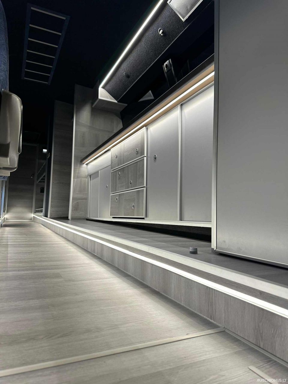 Volvo B12B, Prikabinamas namelis | 1