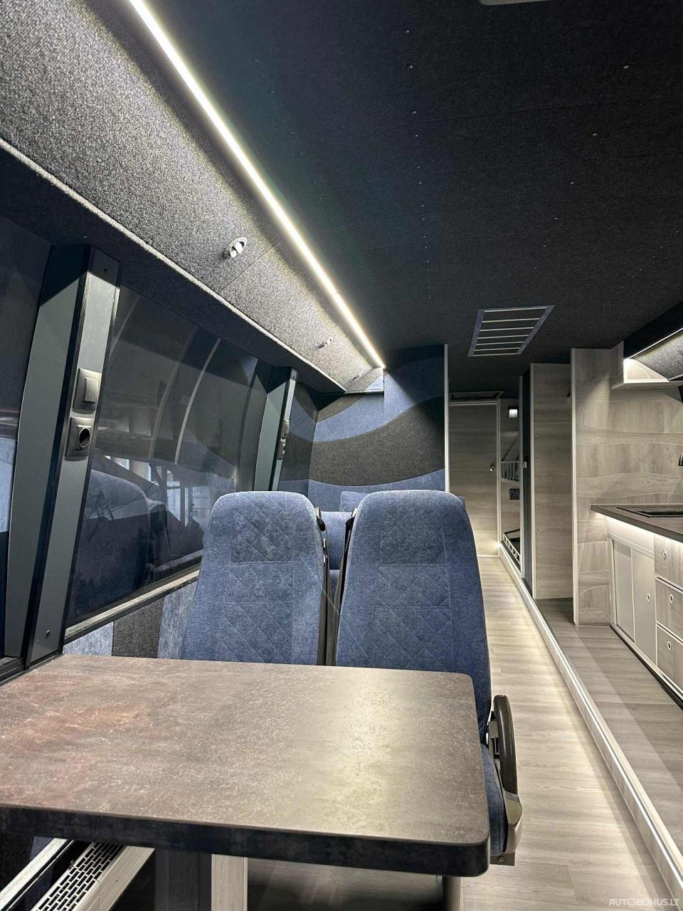 Volvo B12B, Prikabinamas namelis | 2