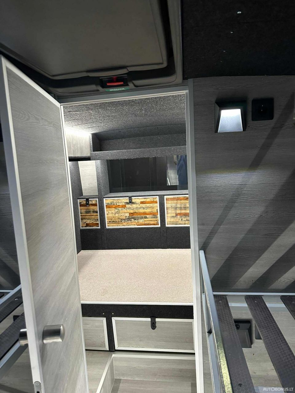 Volvo B12B, Prikabinamas namelis | 3