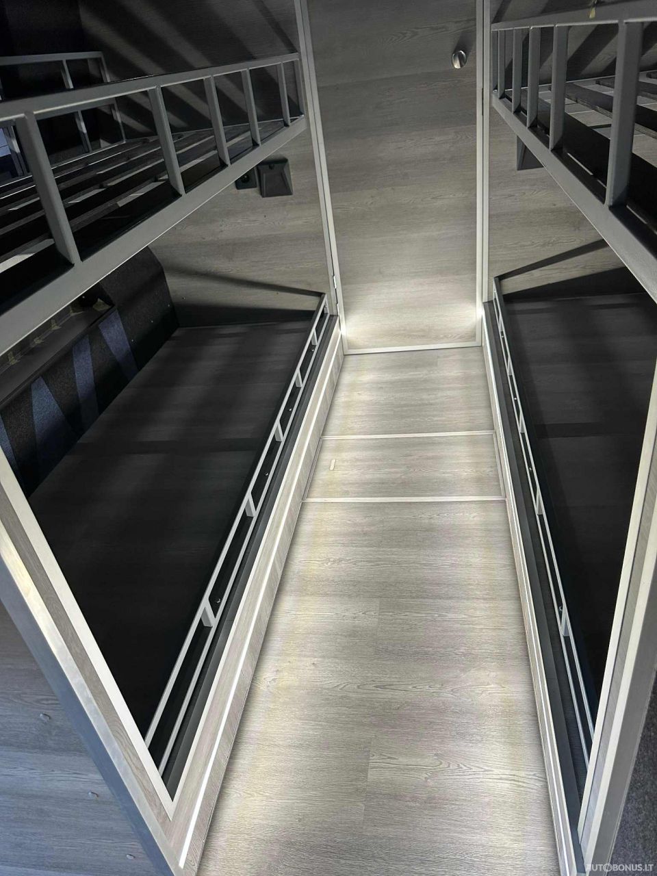 Volvo B12B, Prikabinamas namelis | 4