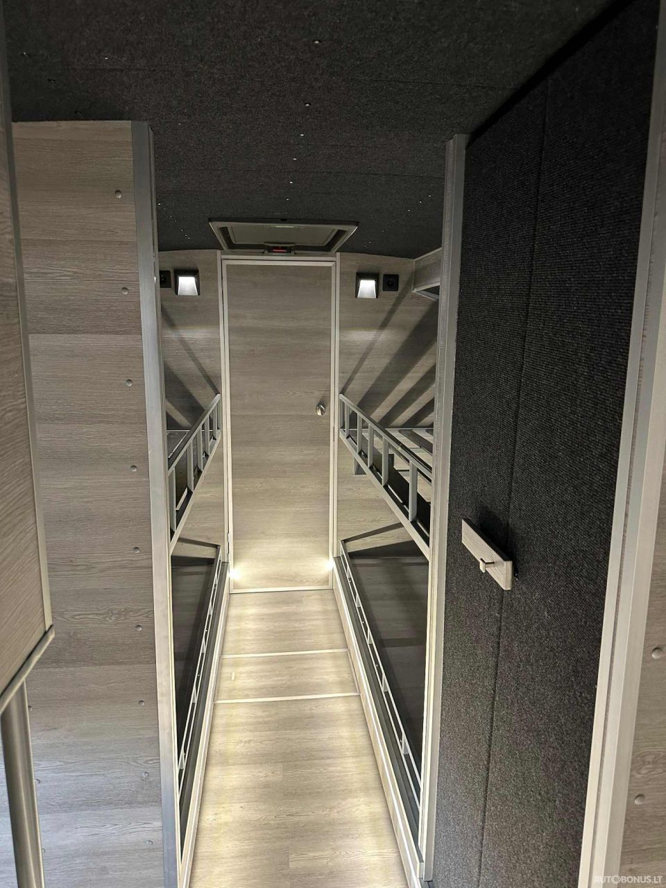 Volvo B12B, Prikabinamas namelis | 5