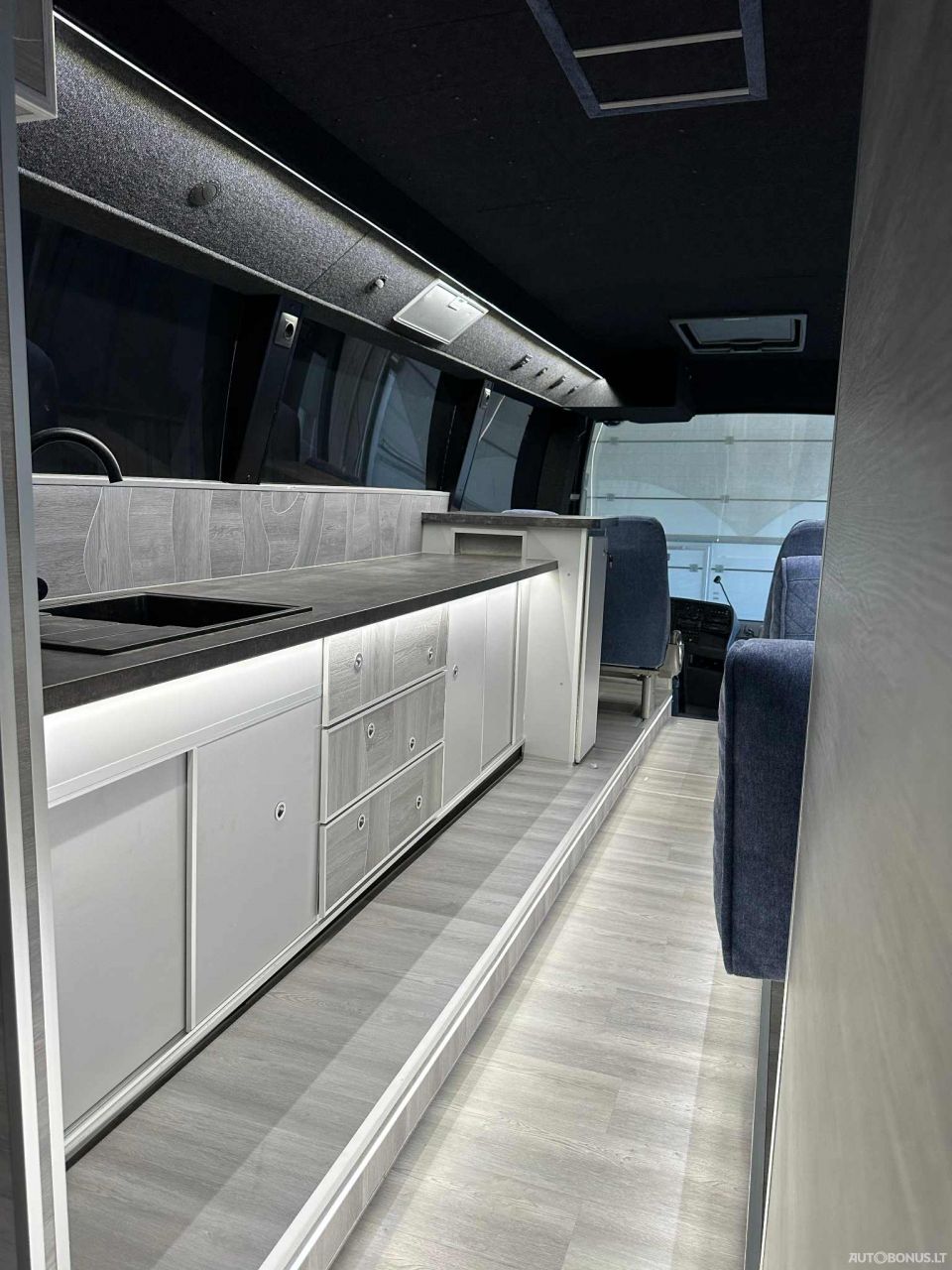 Volvo B12B, Prikabinamas namelis | 6