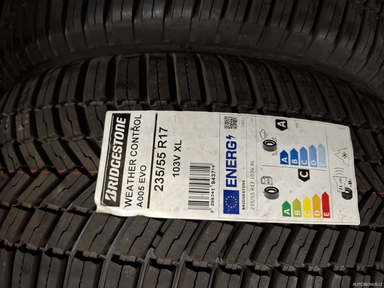 Bridgestone 235/55R17 universalios padangos