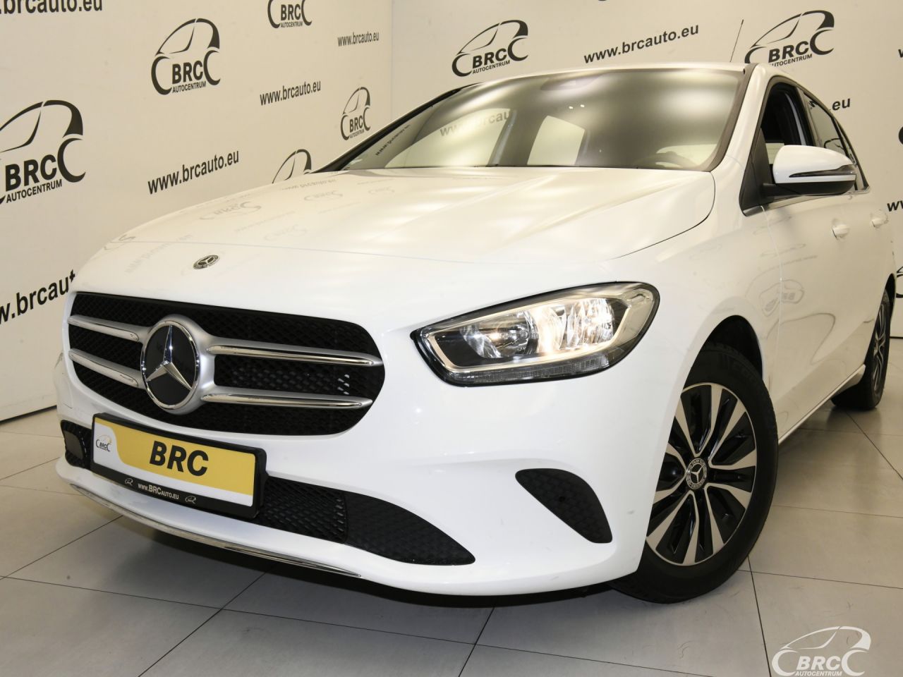 Mercedes-Benz B180 | 33