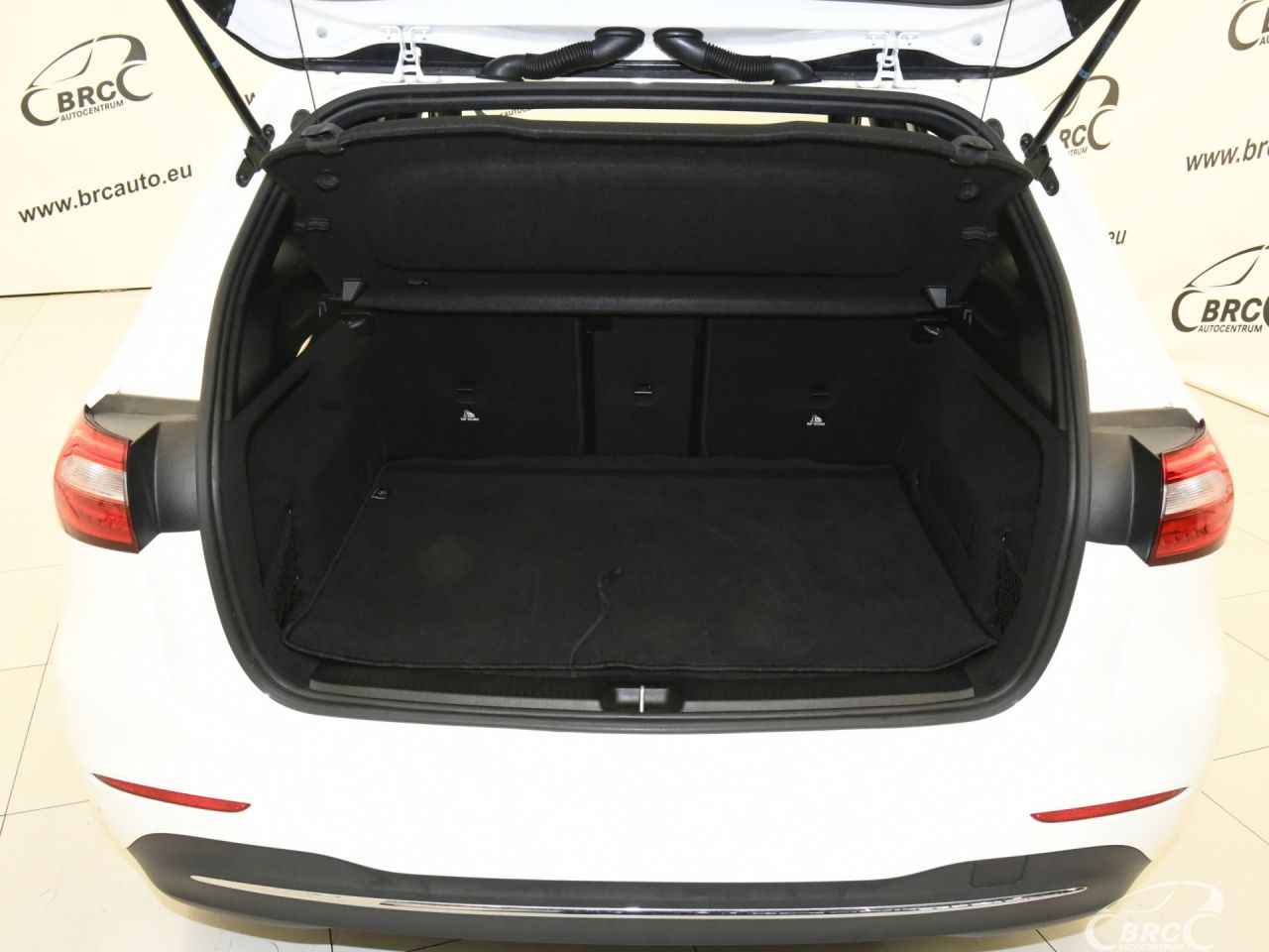 Mercedes-Benz B180 | 32