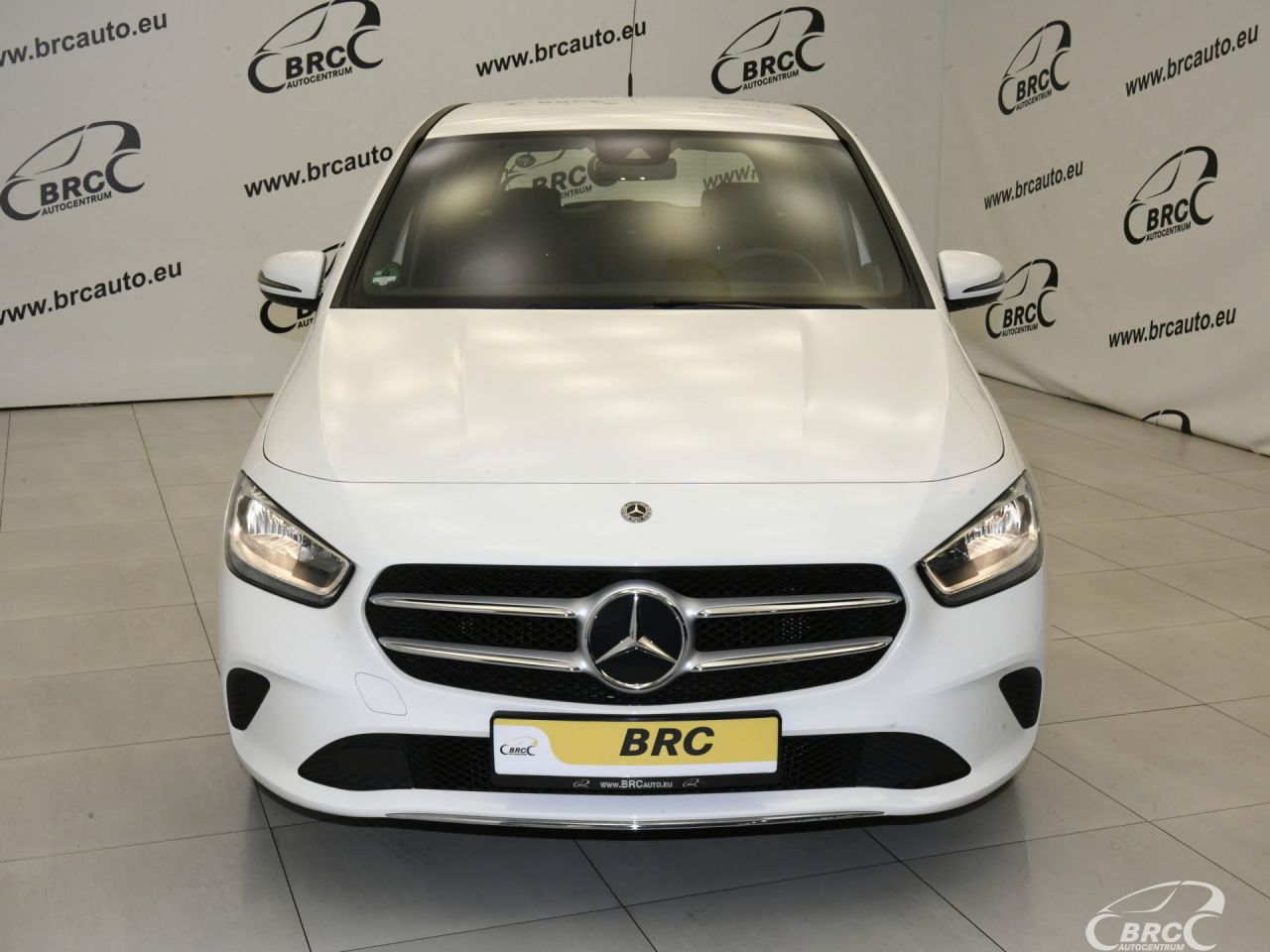 Mercedes-Benz B180 | 35