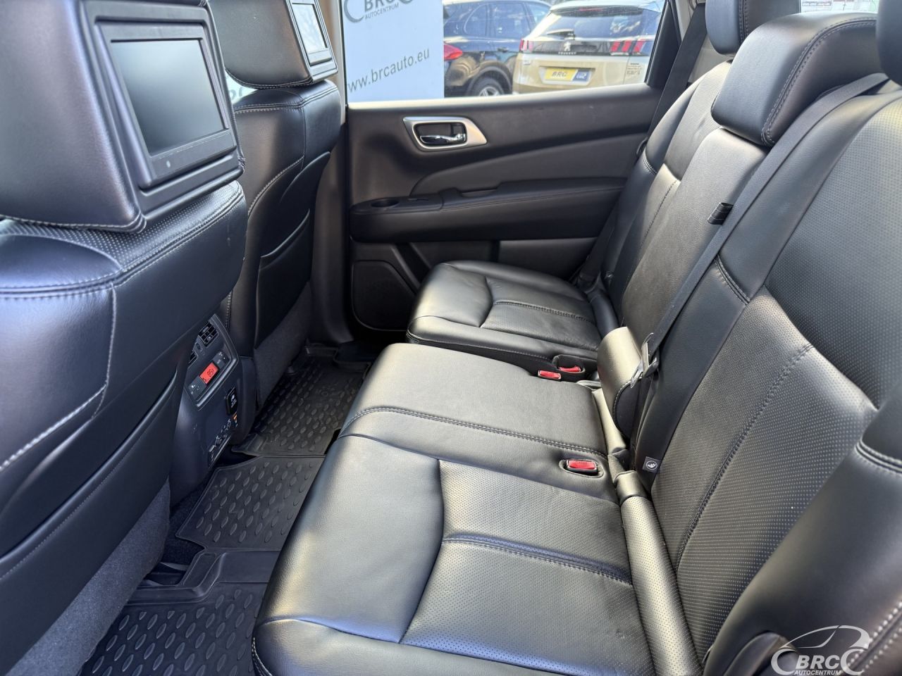 Nissan Pathfinder | 17