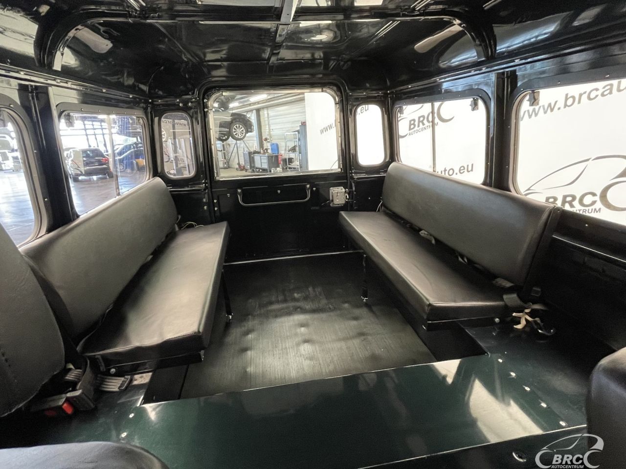 Land Rover Defender | 33