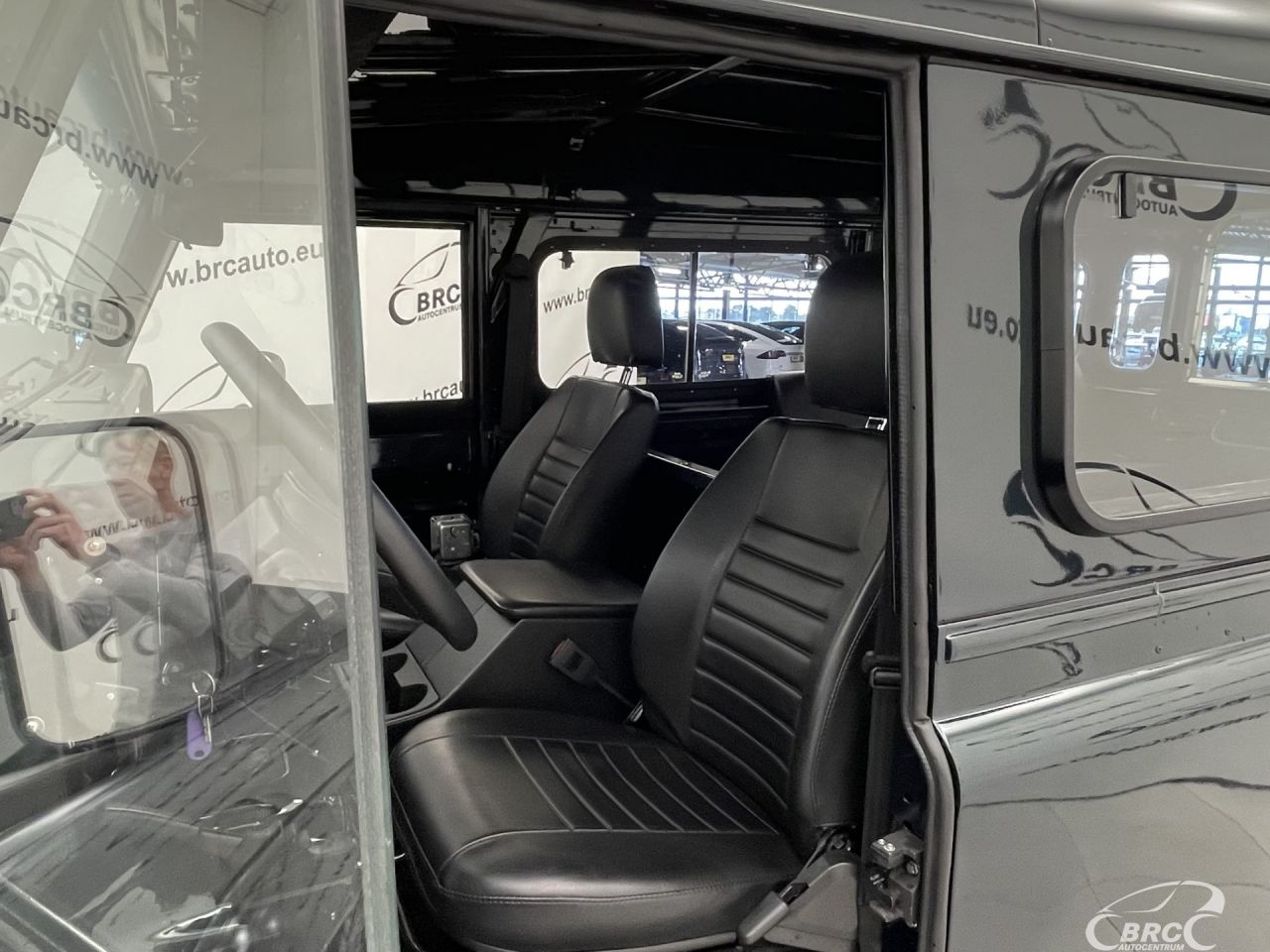 Land Rover Defender | 25