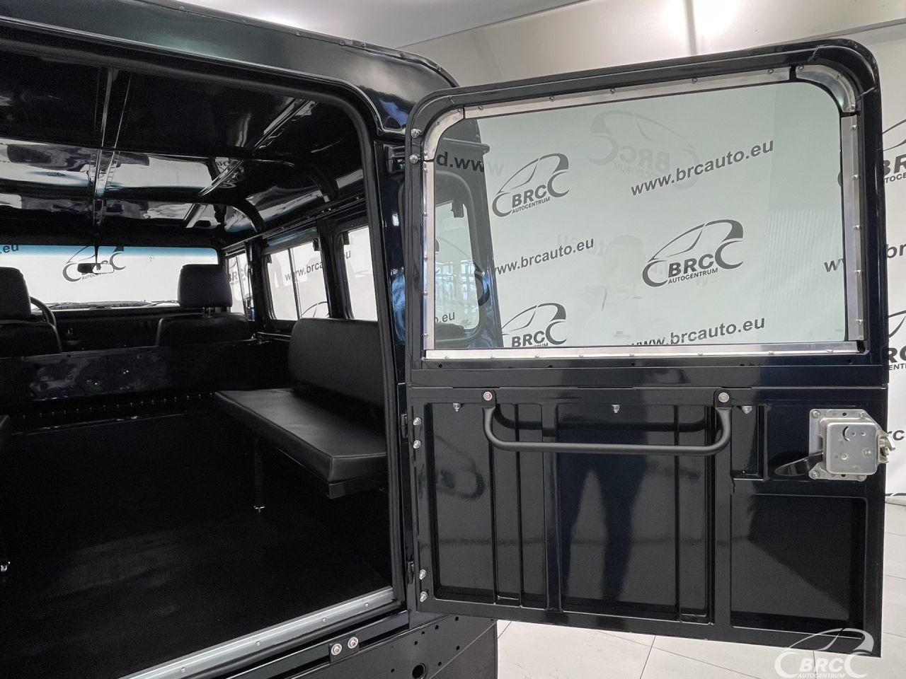 Land Rover Defender | 21