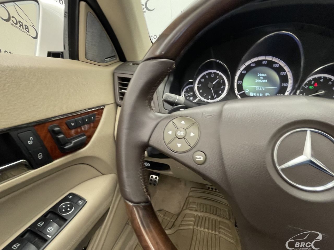 Mercedes-Benz E550 | 30