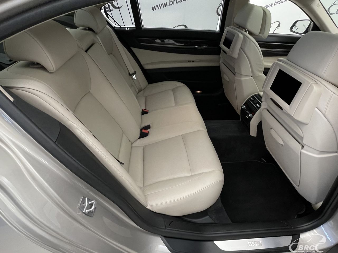 BMW 750 | 11