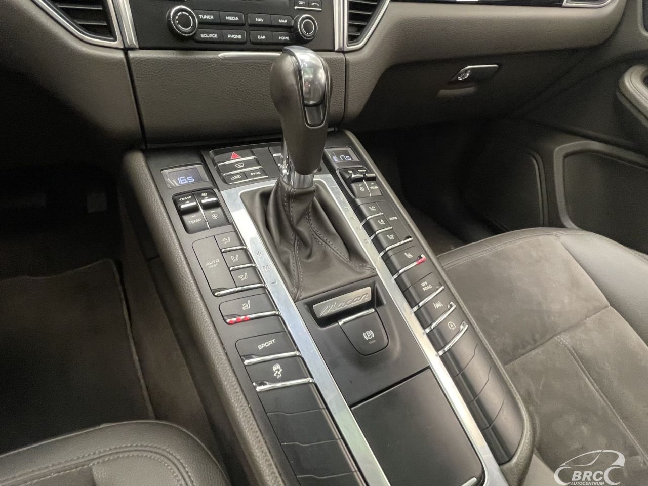 Porsche Macan | 24