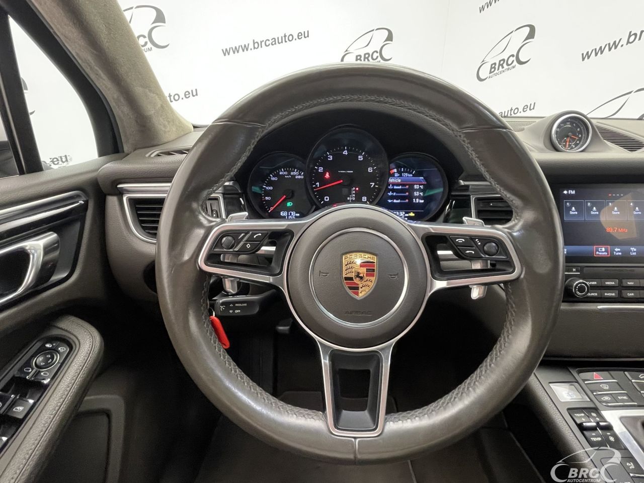 Porsche Macan | 26